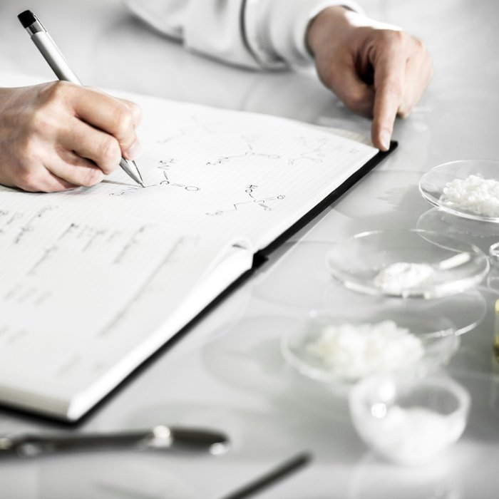 Ingredients-Formules-Ecrites-Sur-Un-Cahier