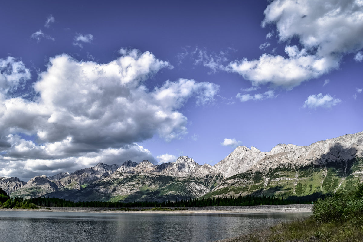 MONTAGNE-AVEC-LAC-ET-SOLEIL
